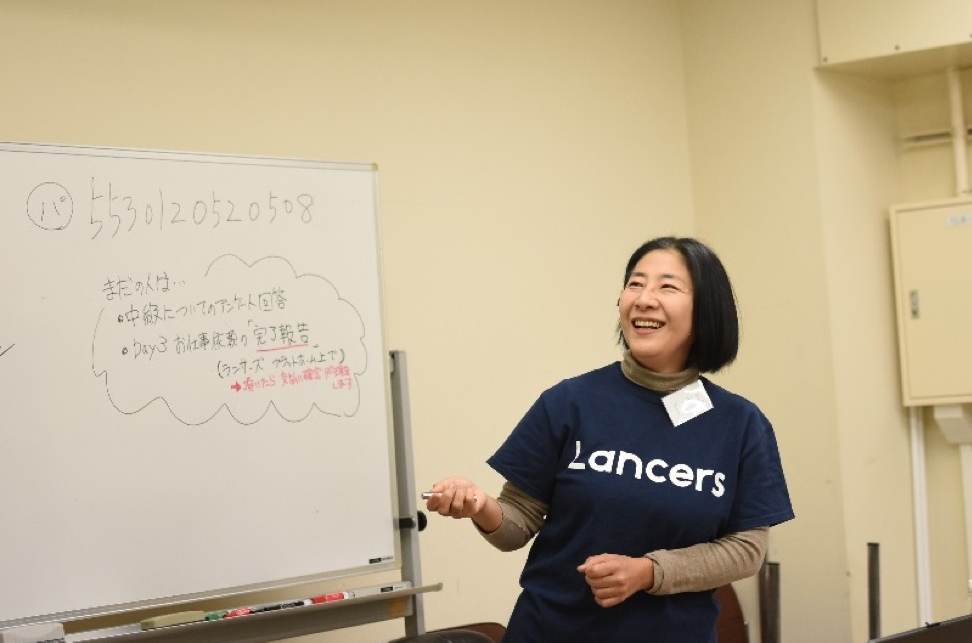 講師として笑顔で活動する井上美奈子さん