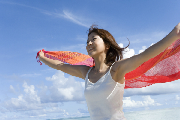海辺の女性
