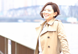 結婚相談所を始めたきっかけとして、自身の婚活体験を話す桑原さん。
