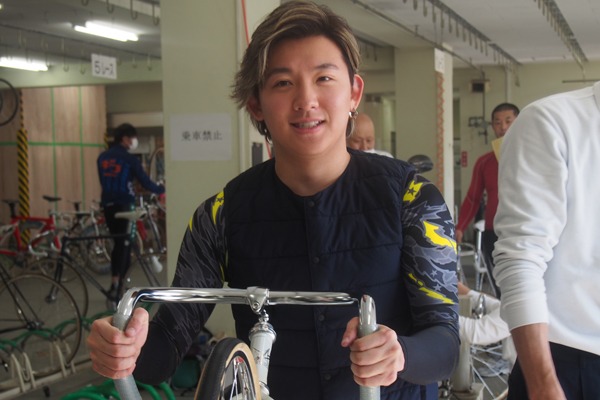 7966