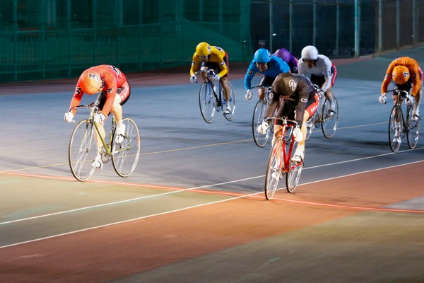 30610
