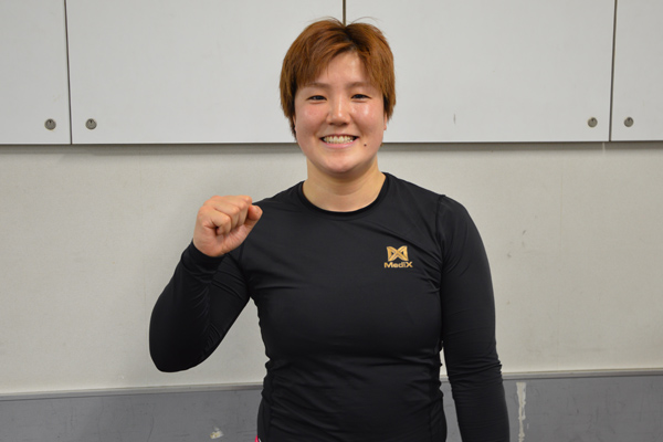 責任感を持って走る小林莉子の画像