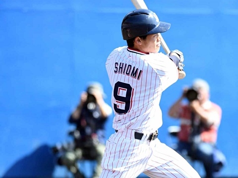ルーキーの塩見選手がマルチ安打でアピール!