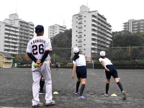 マンションの屋上に向かって
