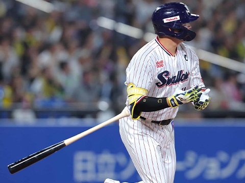 村上選手が9号ソロを含むマルチ安打の活躍