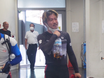 戦い終わって写真