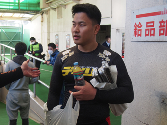 戦い終わって写真