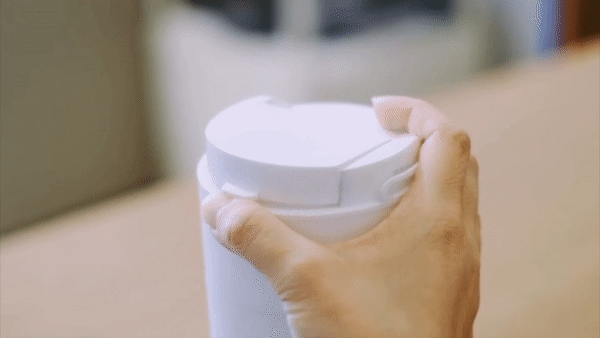 Image: https://s3-ap-northeast-1.amazonaws.com/zeczec-prod/asset_224467_image_big.gif?1601059136 轉轉杯打開杯蓋