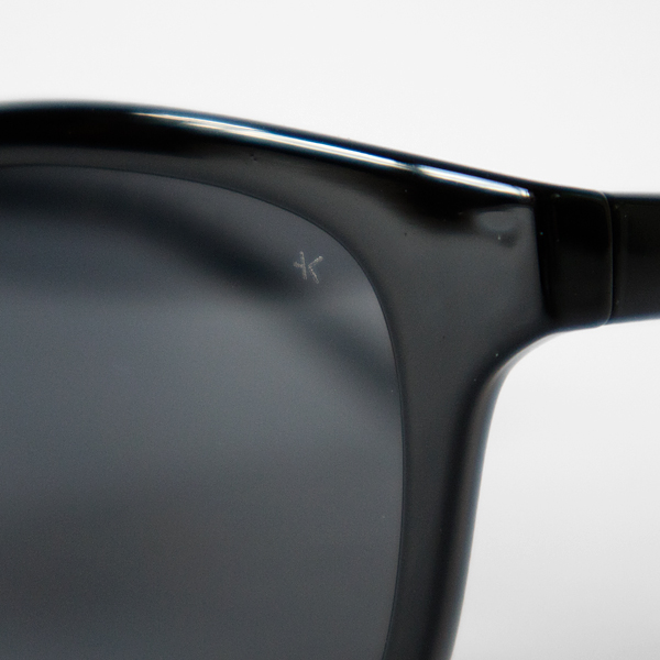 高度技術のレーザー彫刻で入れられたロゴ(BLACK)