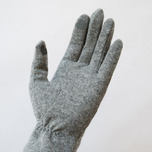 親指と人差し指にハートの刺繍入り(GREY)