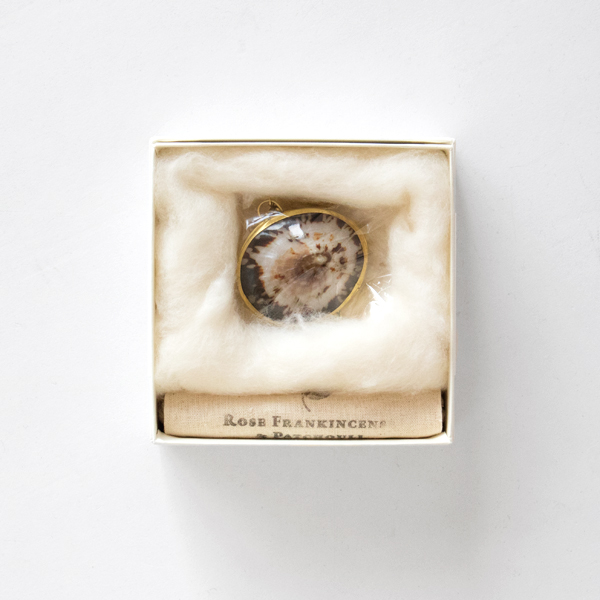 ソリッドパフューム 練り香水 Roots Rose Radish ルーツローズ ラディッシュ 愛着を持ってずっと使いたいモノを集めたセレクトショップ zutto ソリッドパフューム 練り香水 Roots Rose Radish ルーツローズ ラディッシュ 愛着を持ってずっと使いたいモノを集めたセレクトショップ zutto