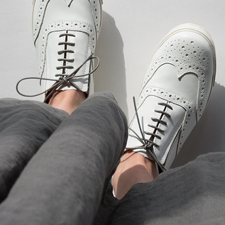 Ses Amis ウイングチップ スニーカー White Chausser ショセ 愛着を持ってずっと使いたいモノを集めたセレクトショップ ｚｕｔｔｏ