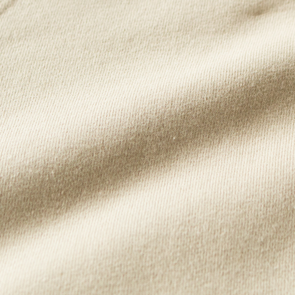 光沢感と柔らかさのあるルアナ裏毛生地 (BEIGE、表面）