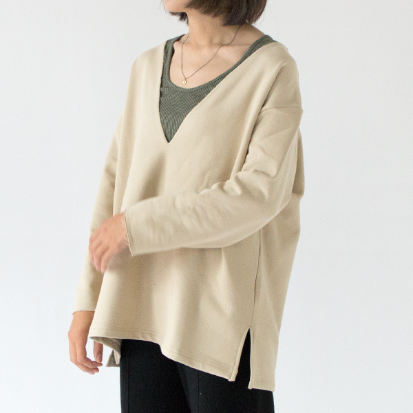 ルアナ裏毛 Vネックプルオーバー(BEIGE、身長163cm)