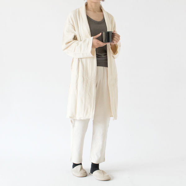 ウールの良さを堪能できるタンクトップ(KHAKI、身長163cm)