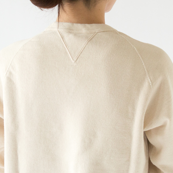 襟ぐりを補強する両Vガゼット(NATURAL)