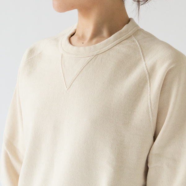 襟ぐりを補強する両Vガゼット(NATURAL)