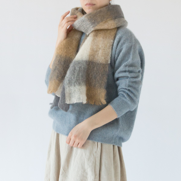 彼女へのクリスマスプレゼントに選びたい暖かなマフラー