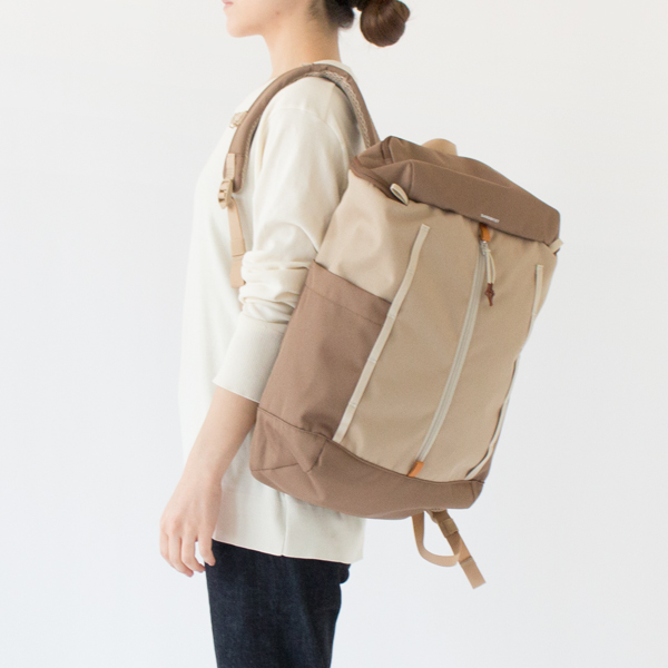 (身長162cm、MULTI BROWN WITH BEIGE WEBBING)