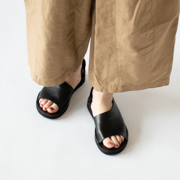 OPEN TOE SHOES BLACK VIBRAM／Punto Pigro / Shop ZUTTO for the long 
