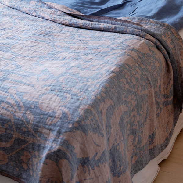 リネンブランケットVILLIYRTIT　150x200cm(ROSE PETROLEUM)