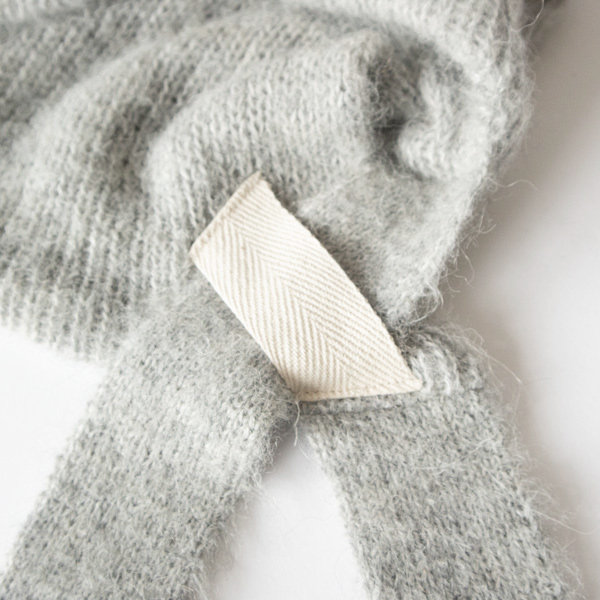 片方の紐にループが付けられいます(Grey)