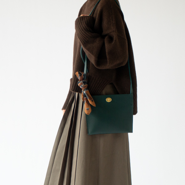 バッグのワンポイントに(BROWN)