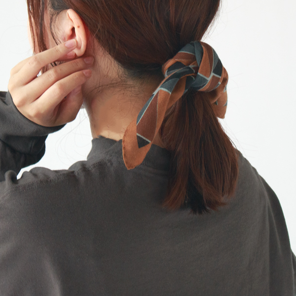 ヘアアクセサリーとして(BROWN)