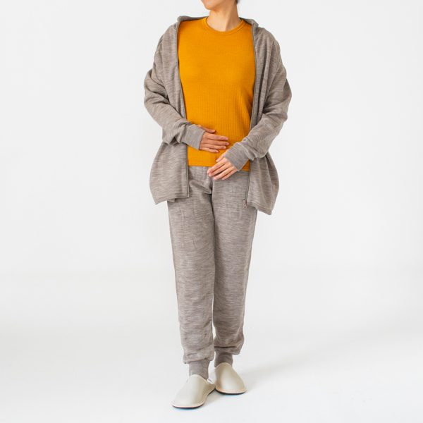 WOOL BASICとの組み合わせもおすすめ（YELLOW・身長160cm）