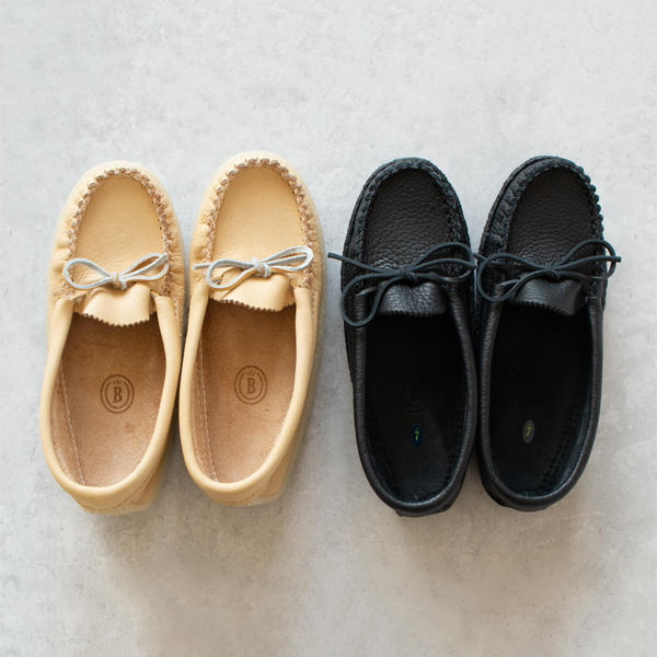 左：CREAM、右：BLACK