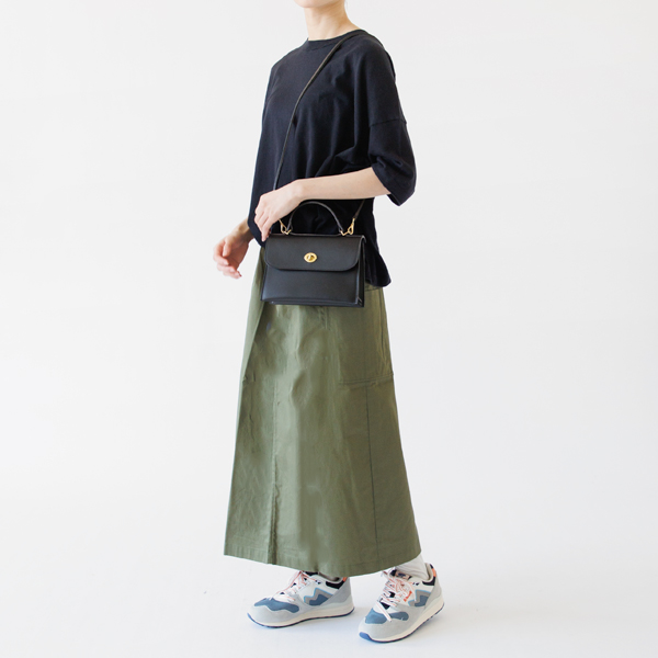 B.NAVY、身長162cm