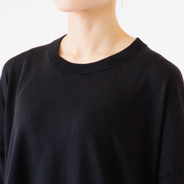 程よく詰まった首元(BLACK、身長162cm)