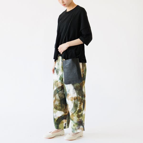 BLACK、身長162cm