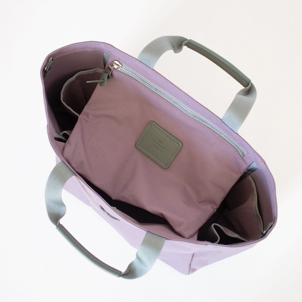 フラップを閉じたところ(B TOTE S)