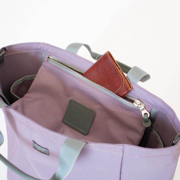 フラップはポケットでもあります(B TOTE S)