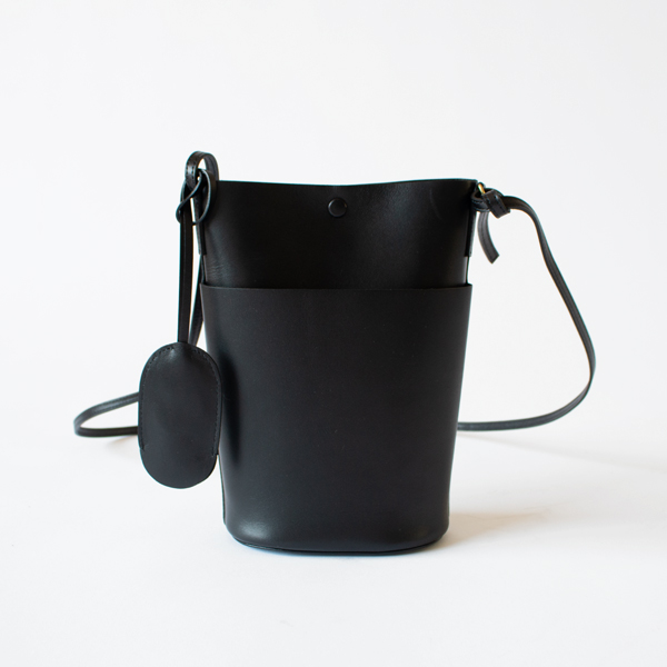 APERTO ショルダーバッグ Sleek Path XS