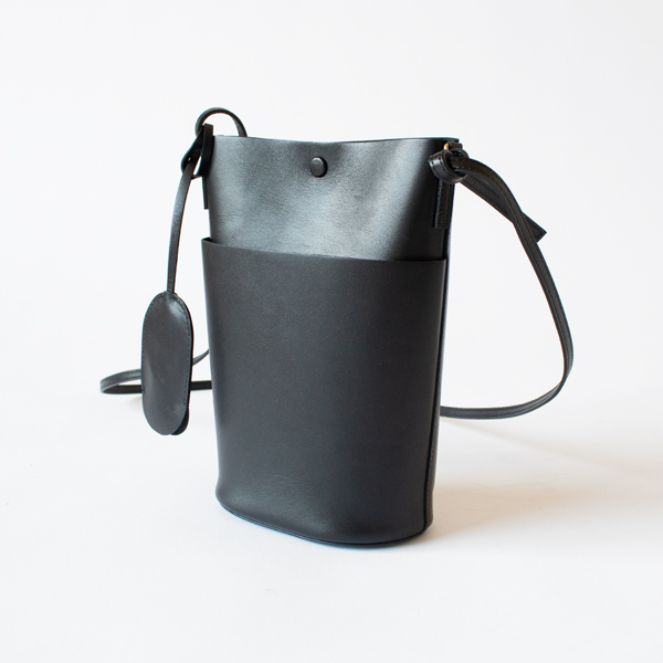 APERTO ショルダーバッグ Sleek Path XS
