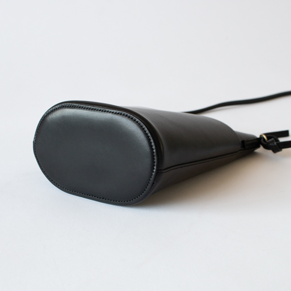 APERTO ショルダーバッグ Sleek Path XS