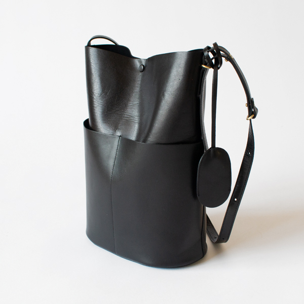 APERTO ショルダーバッグ Sleek Path