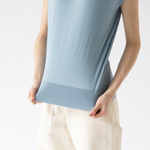 細やかに編み上げられたニット(SEA GLASS/M、身長160cm)