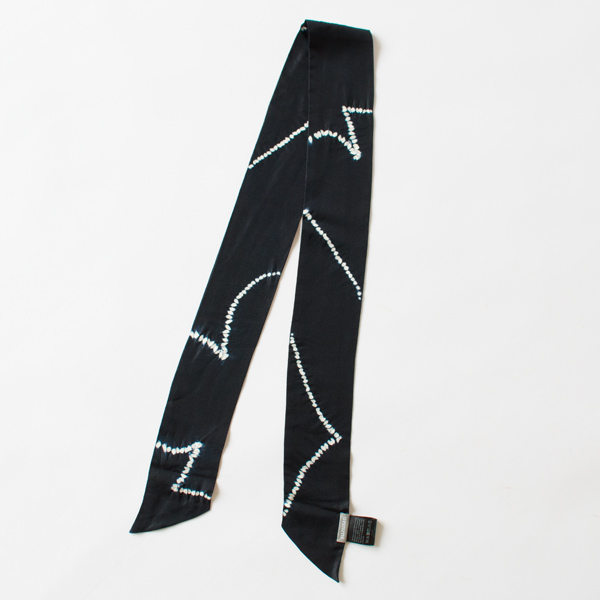 シルクツイル絞り染めタイスカーフ(Mokume Shibori Black)