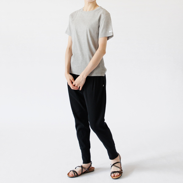 漆黒色、身長160cm