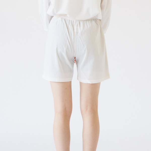 ペチパンツ 生成色、身長160cm