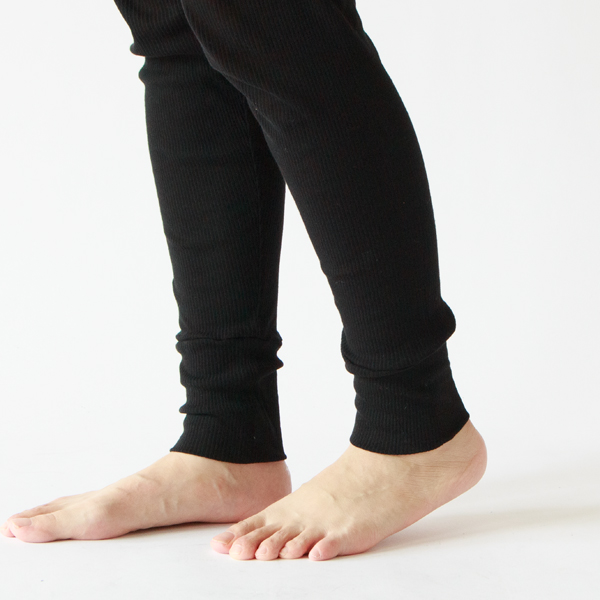使いやすいフルレングス丈(身長163cm・BLACK)