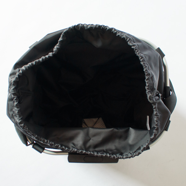 カゴのようにぽんぽん荷物を入れられます(BLACK)