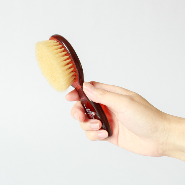 髪の毛が伸びている途中は頭皮の刺激になりにくいヘアブラシで