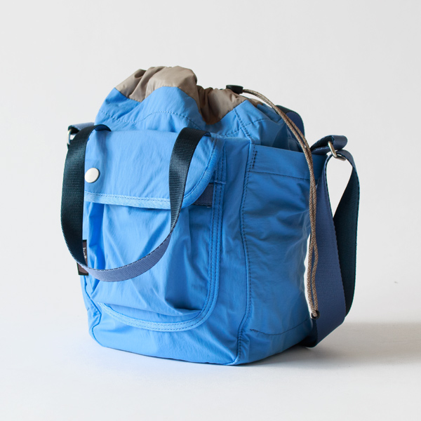 2WAYバッグ Cinch Bucket Bag(Denim Blue)