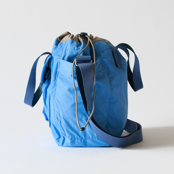 2WAYバッグ Cinch Bucket Bag(Denim Blue)