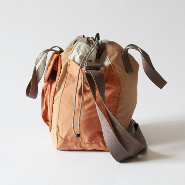 2WAYバッグ Cinch Bucket Bag(Sand Dune)