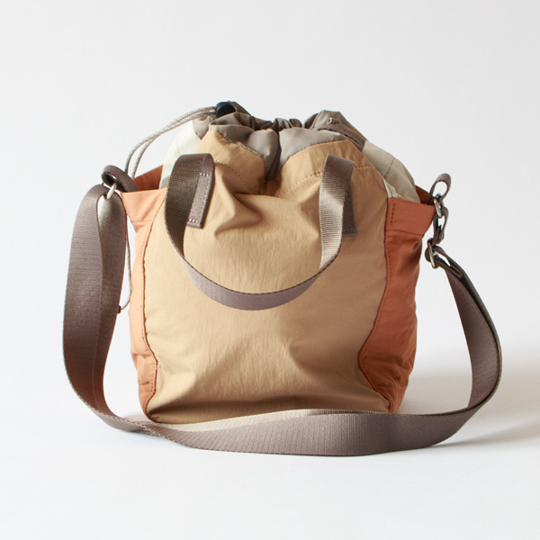 2WAYバッグ Cinch Bucket Bag(Sand Dune)